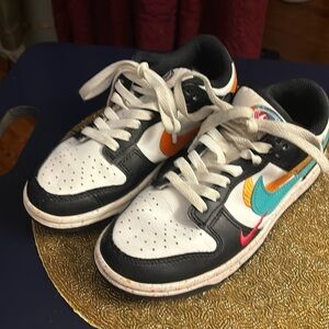 Big kid  Nike Cute 🥰 Sneakers! Size 6